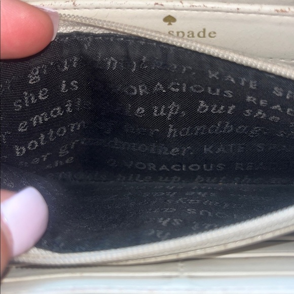 Kate Spade Storybook Lining Black and Cream Pebbled Leather Zip Around Wallet - Picture 8 of 12